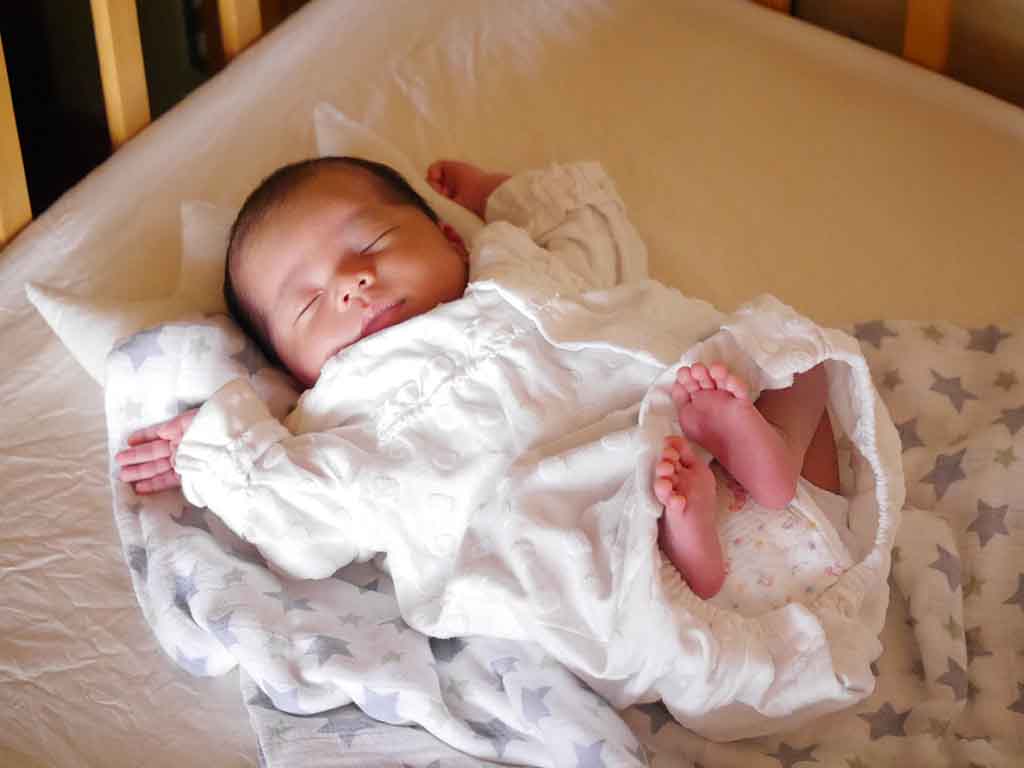 ベビーベッドはいつまで使う 使用歴４年 ２人の子どもが使い続けられた理由 ワーママのための子育て情報webマガジン Karafuru からふる